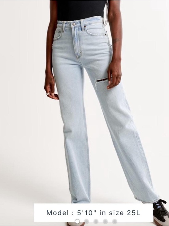 Abercrombie & Fitch Denim - Abercrombie & Fitch Women’s 90s relaxed Jean in Light Wash Blue